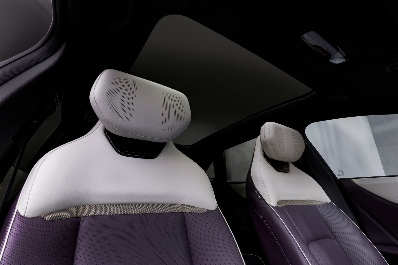 SMALL_Mazda_CX_6e_Germany int (19)